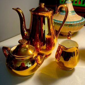 Hall Golden Glo 22 Carat coffee/tea pot, creamer, and sugar bowl w lids 5 pc